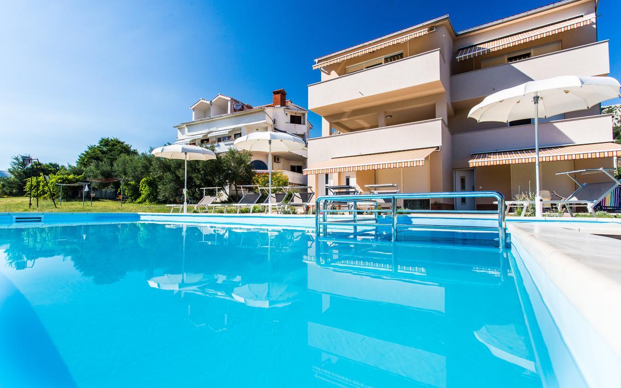 Apartments Viktorija 2 バスカ エクステリア 写真