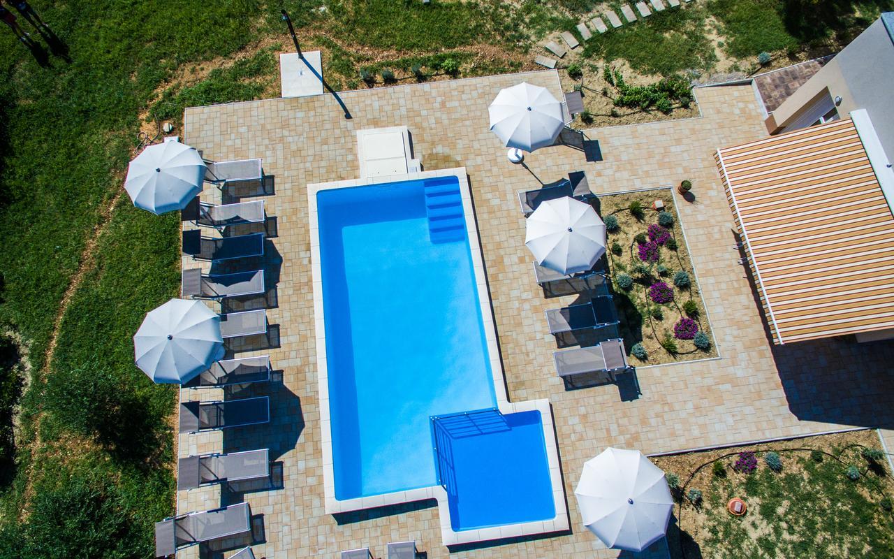 Apartments Viktorija 2 バスカ エクステリア 写真