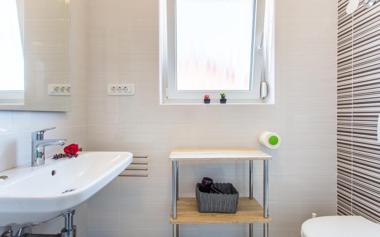 Apartments Viktorija 2 バスカ エクステリア 写真