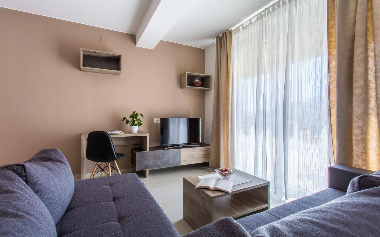 Apartments Viktorija 2 バスカ エクステリア 写真