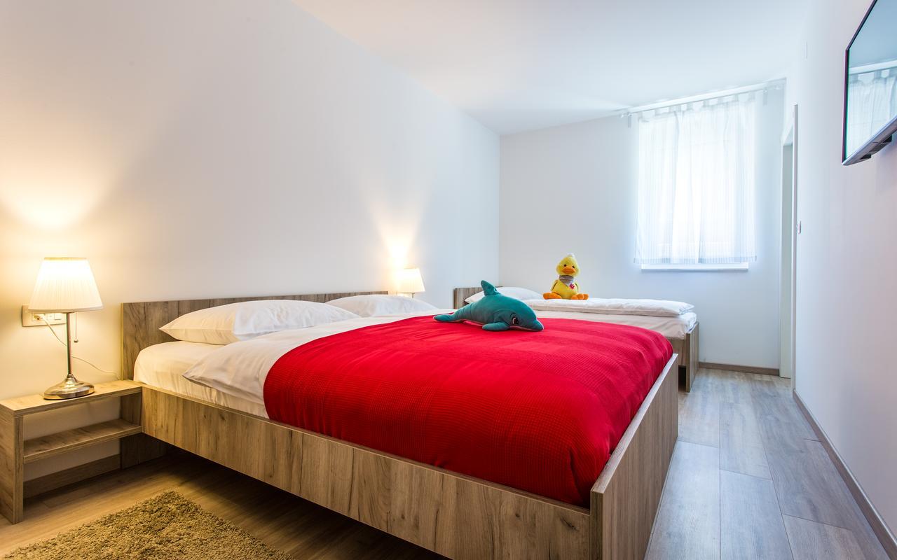 Apartments Viktorija 2 バスカ エクステリア 写真