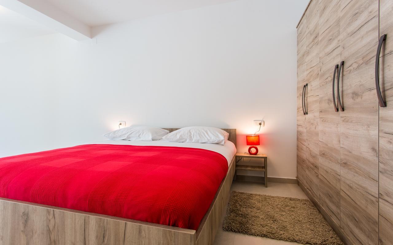 Apartments Viktorija 2 バスカ エクステリア 写真