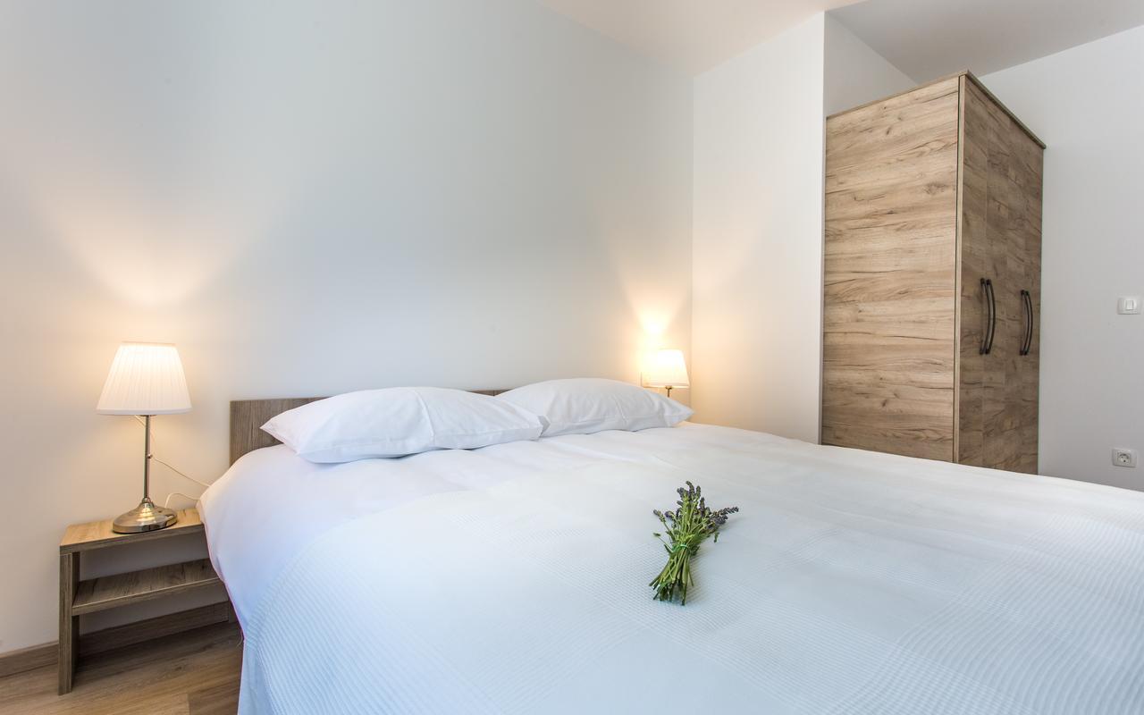 Apartments Viktorija 2 バスカ エクステリア 写真