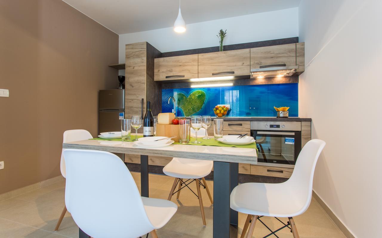 Apartments Viktorija 2 バスカ エクステリア 写真