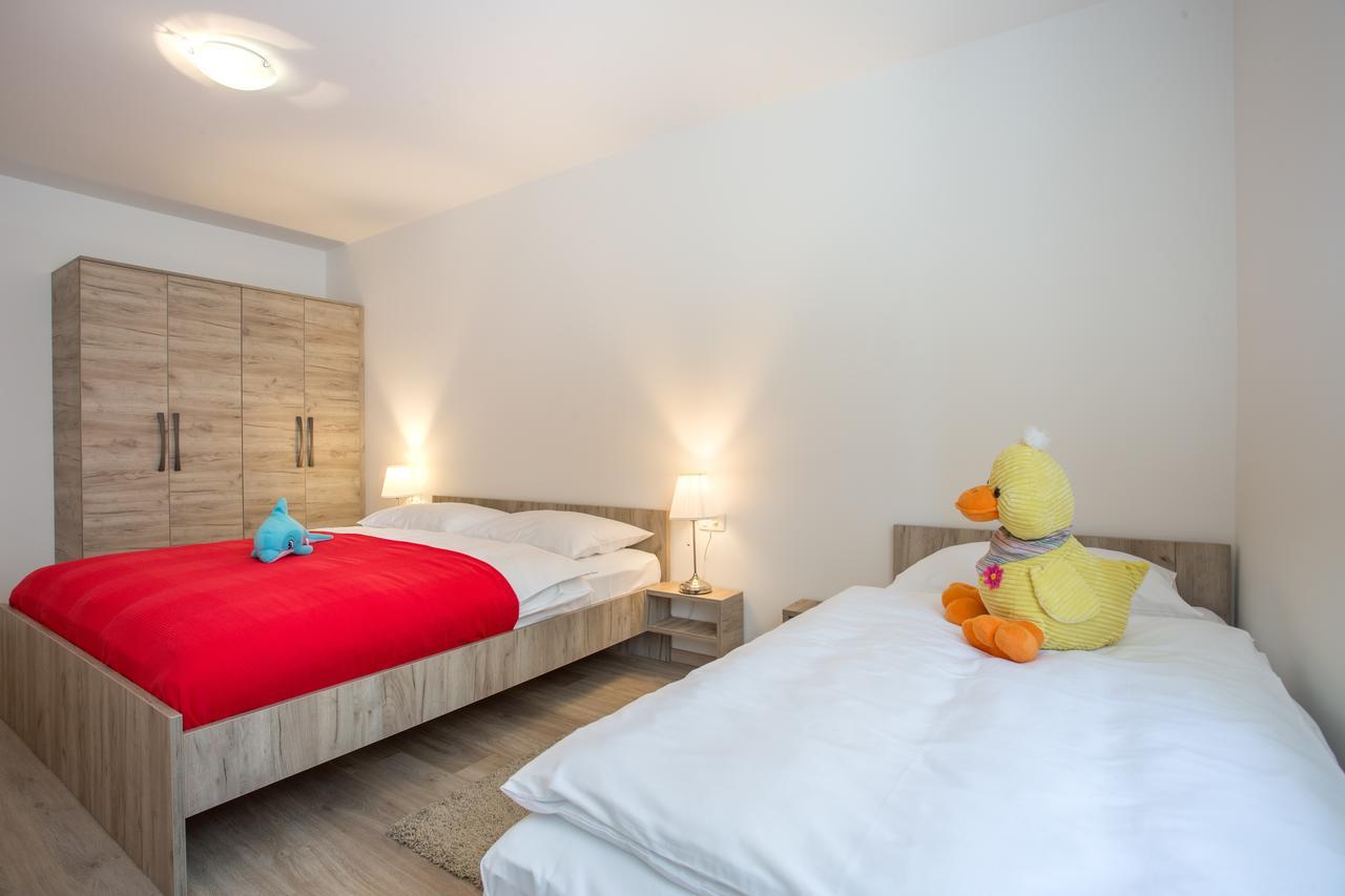 Apartments Viktorija 2 バスカ エクステリア 写真
