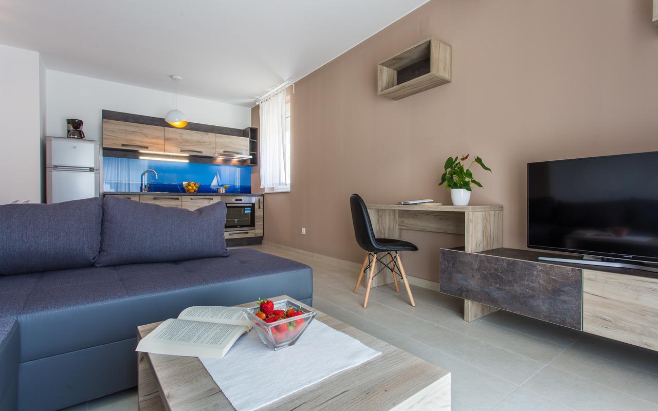 Apartments Viktorija 2 バスカ エクステリア 写真
