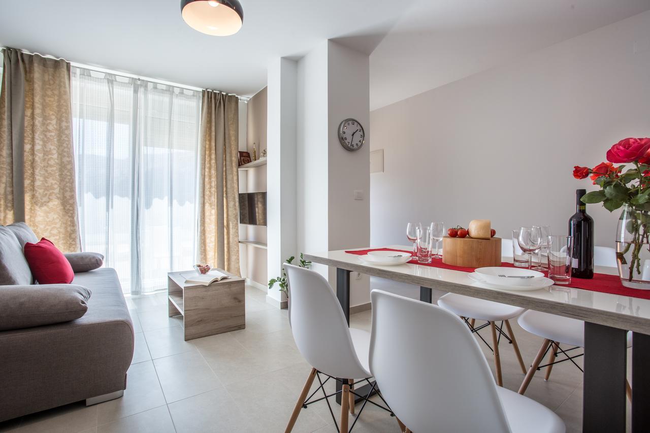 Apartments Viktorija 2 バスカ エクステリア 写真