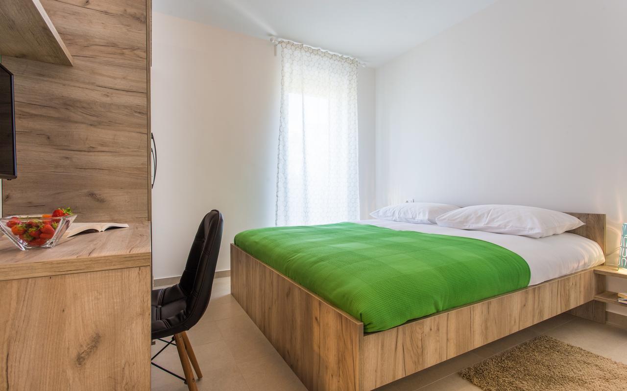 Apartments Viktorija 2 バスカ エクステリア 写真