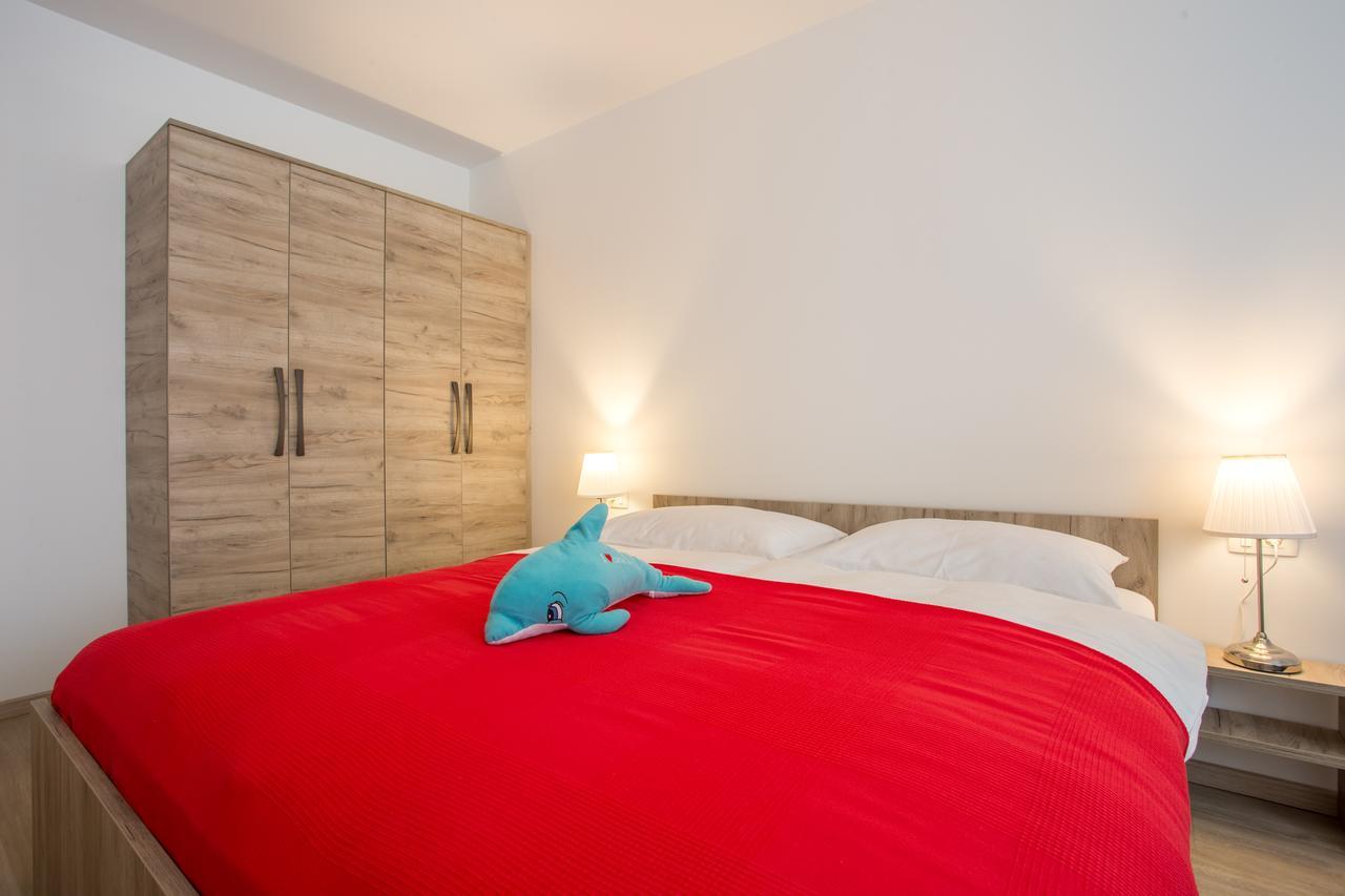 Apartments Viktorija 2 バスカ エクステリア 写真