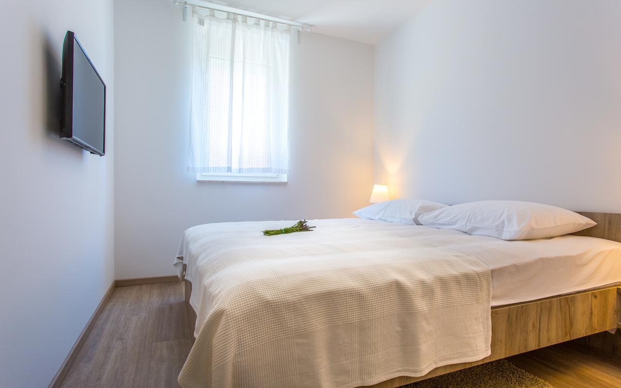 Apartments Viktorija 2 バスカ エクステリア 写真