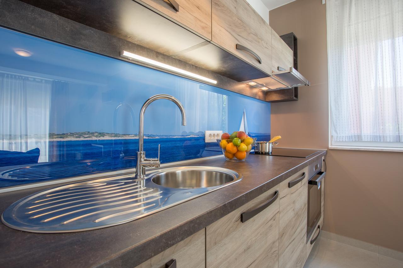 Apartments Viktorija 2 バスカ エクステリア 写真