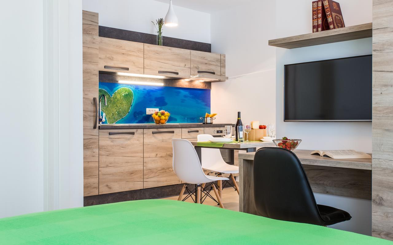 Apartments Viktorija 2 バスカ エクステリア 写真