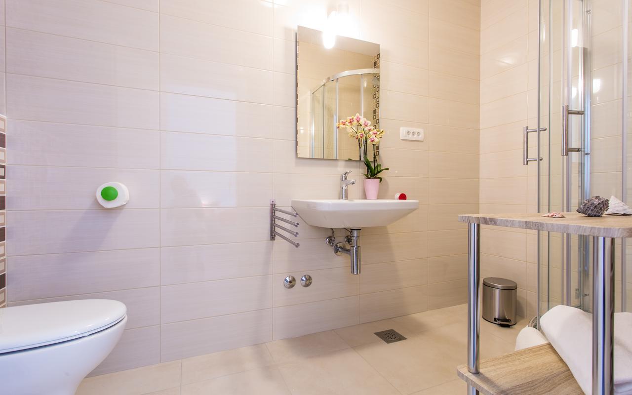 Apartments Viktorija 2 バスカ エクステリア 写真